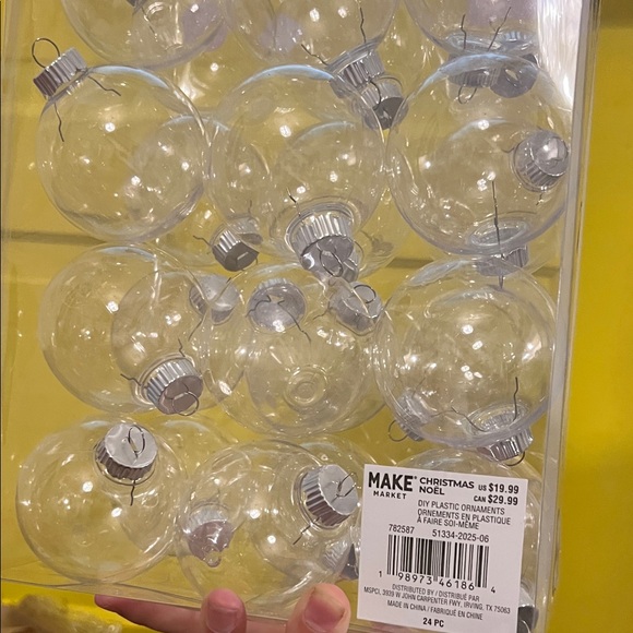 NWT Clear Plastic Round Ornaments - 24 Pack - Picture 2 of 3